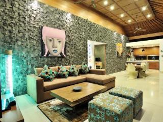 Flores Villa Seminyak (Bali)
